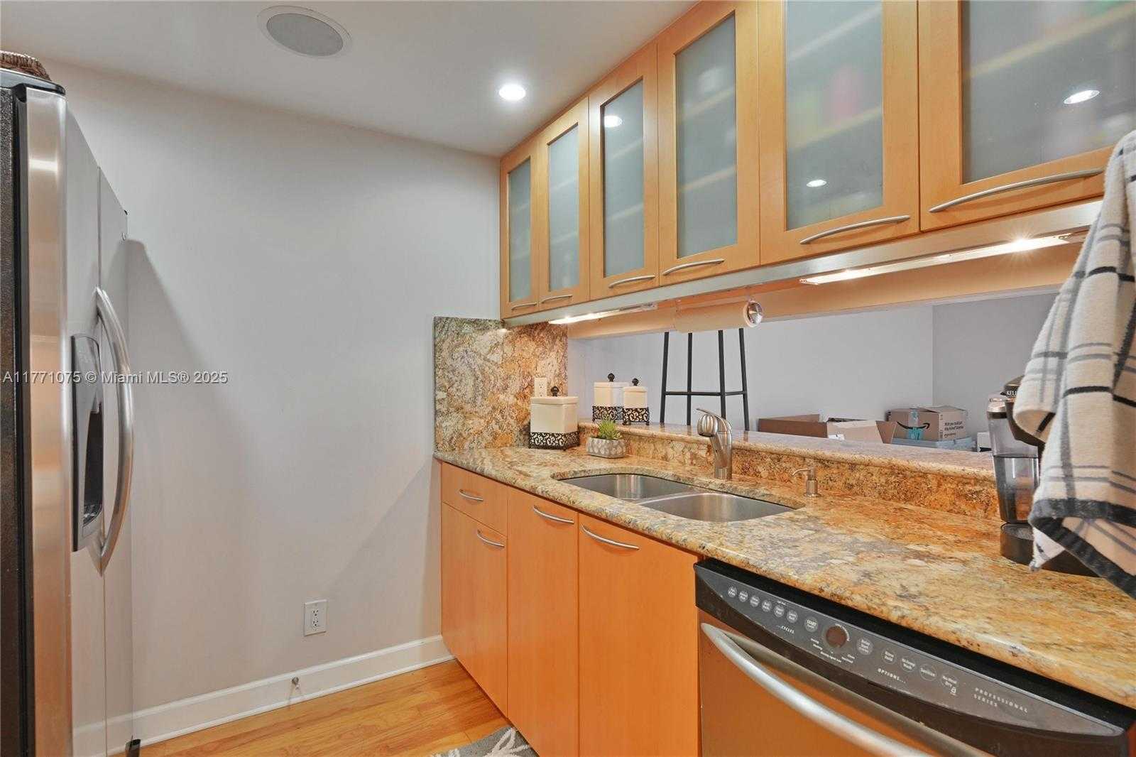 Small Image of 3092 BERMWOOD LN #238, Hollywood Number 9