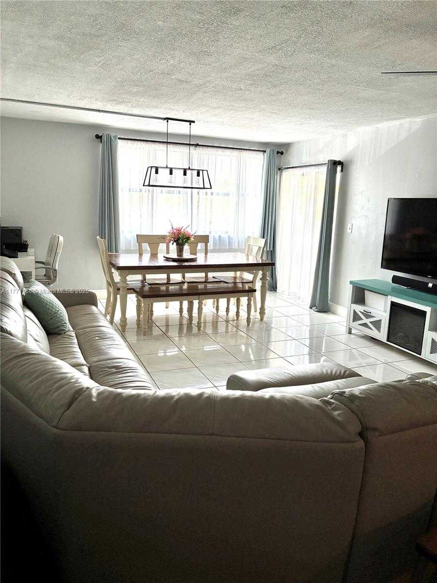 Small Image of 8883 FONTAINEBLEAU BLVD #202, Miami Number 18