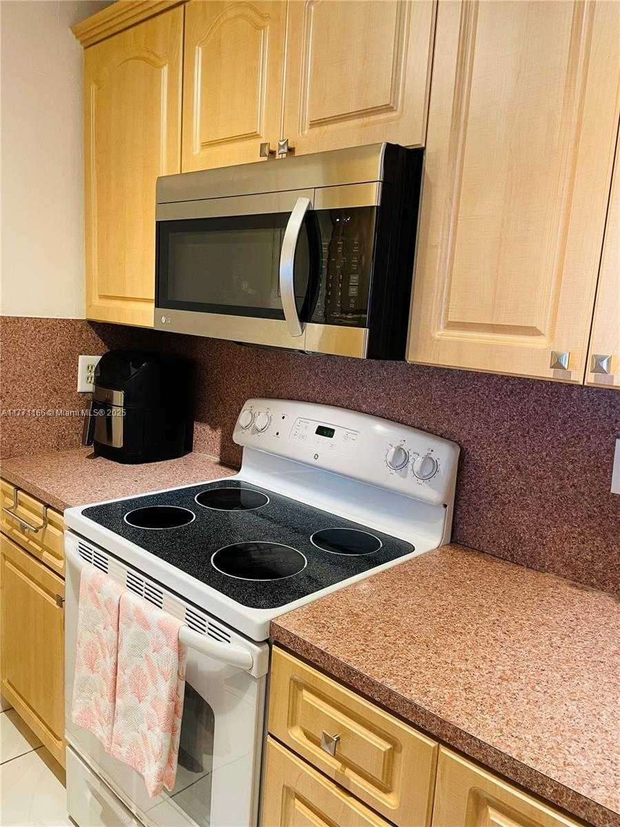 Small Image of 8883 FONTAINEBLEAU BLVD #202, Miami Number 22