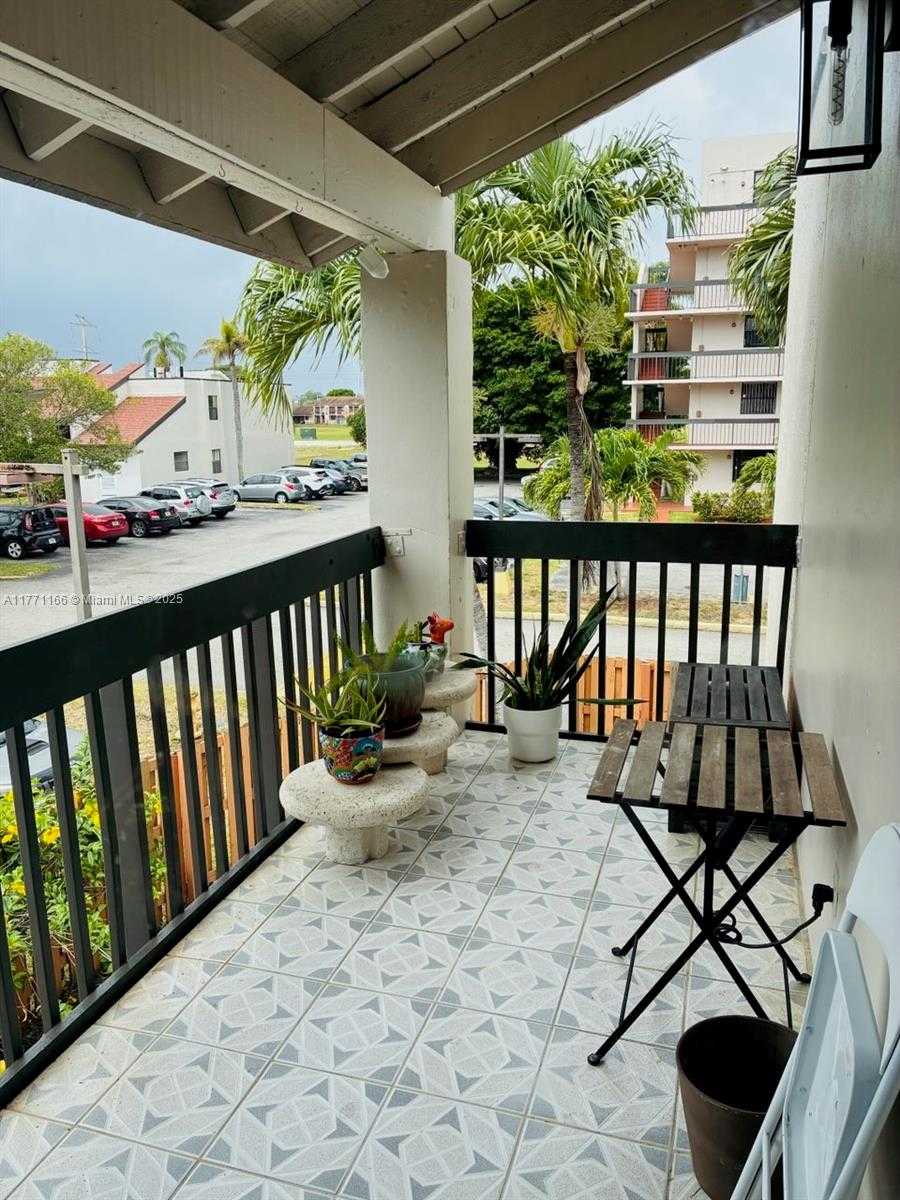 Small Image of 8883 FONTAINEBLEAU BLVD #202, Miami Number 25