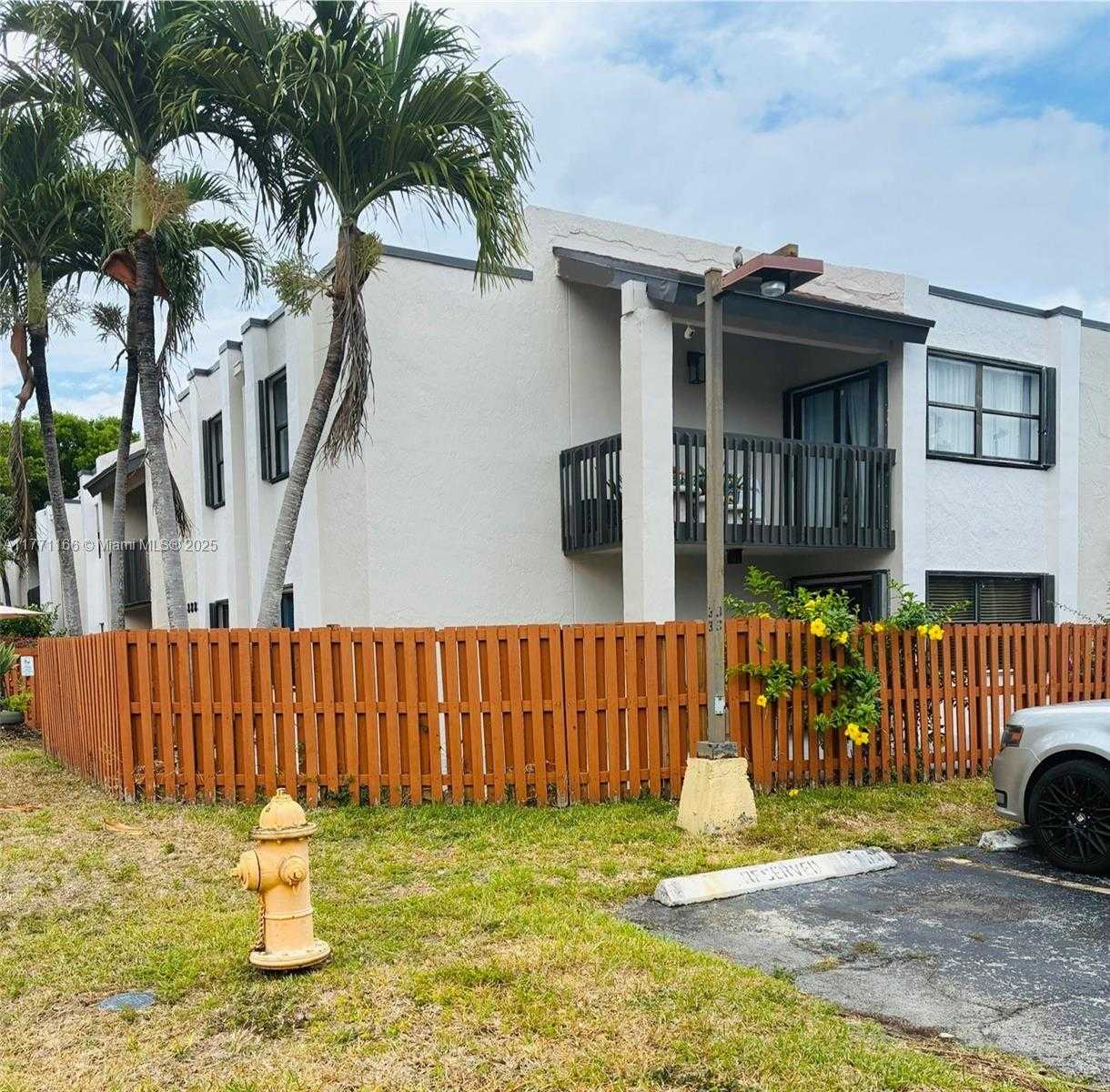 Small Image of 8883 FONTAINEBLEAU BLVD #202, Miami Number 26