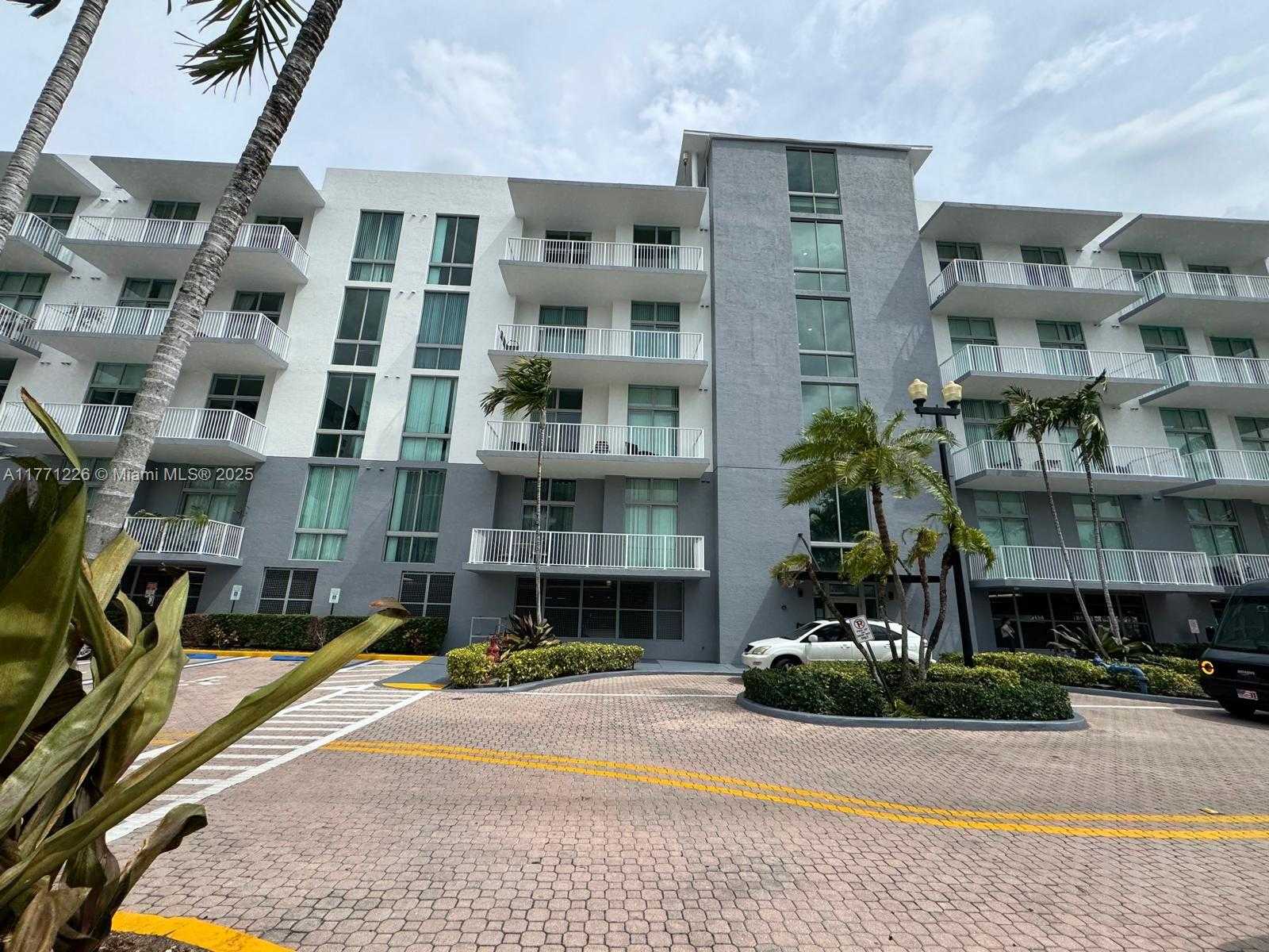 Small Image of 2100 VAN BUREN ST #503, Hollywood Number 2