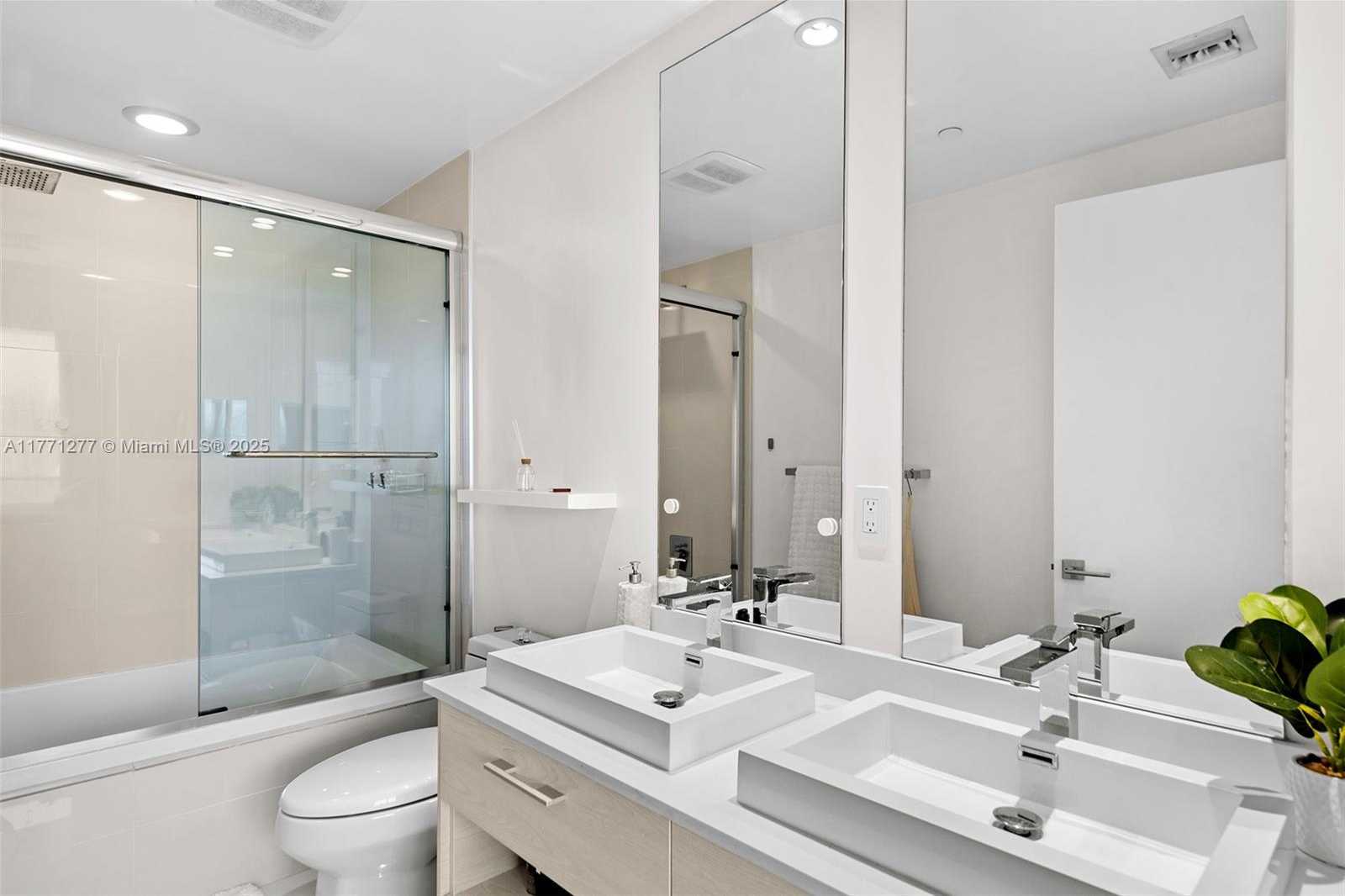 Small Image of 55 SOUTH WEST 9TH ST #3601, Miami Number 16