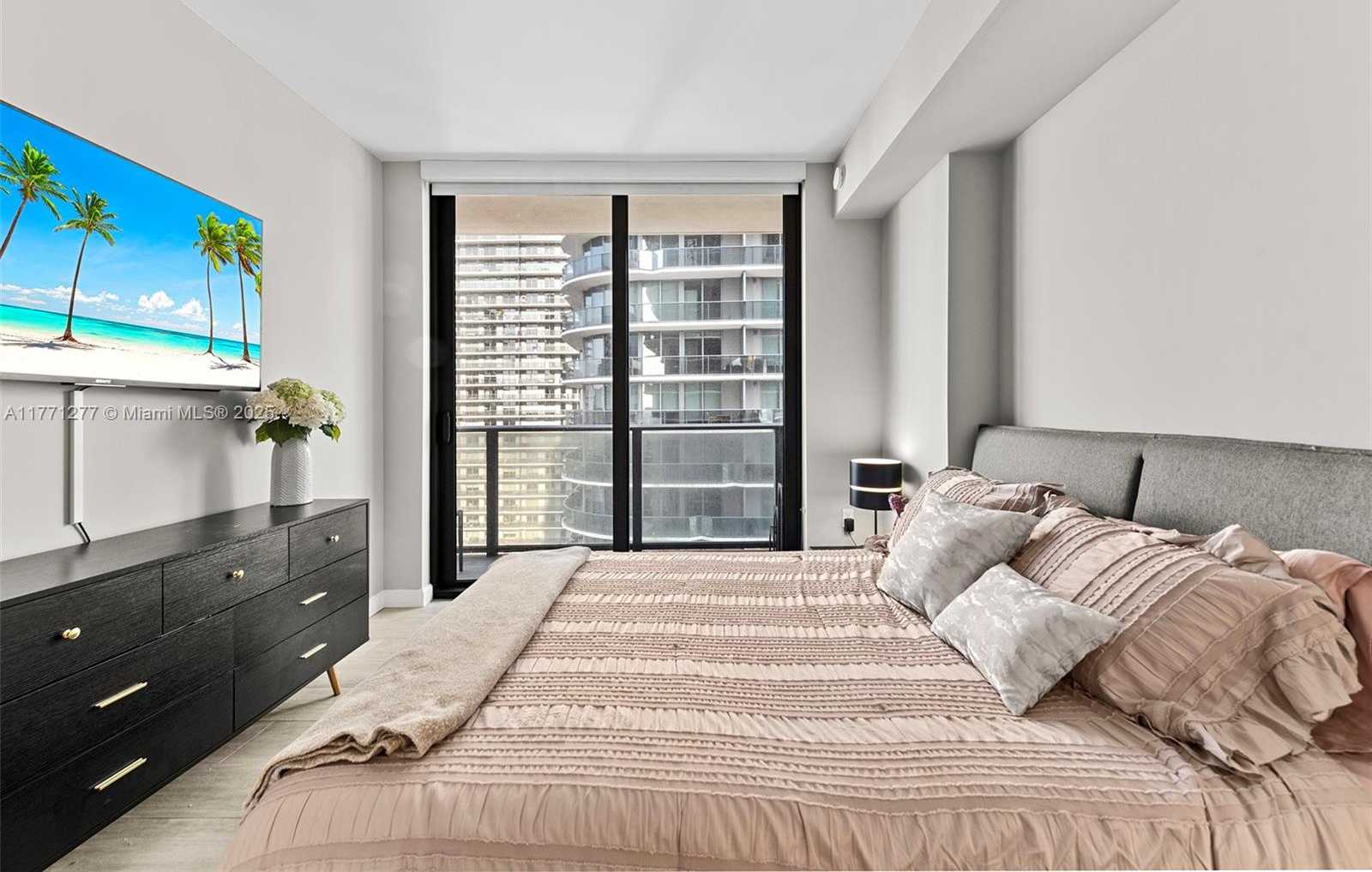 Small Image of 55 SOUTH WEST 9TH ST #3601, Miami Number 9