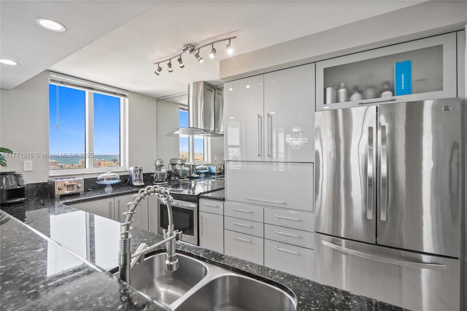 Small Image of 650 WEST AVE #2312, Miami Beach Number 17