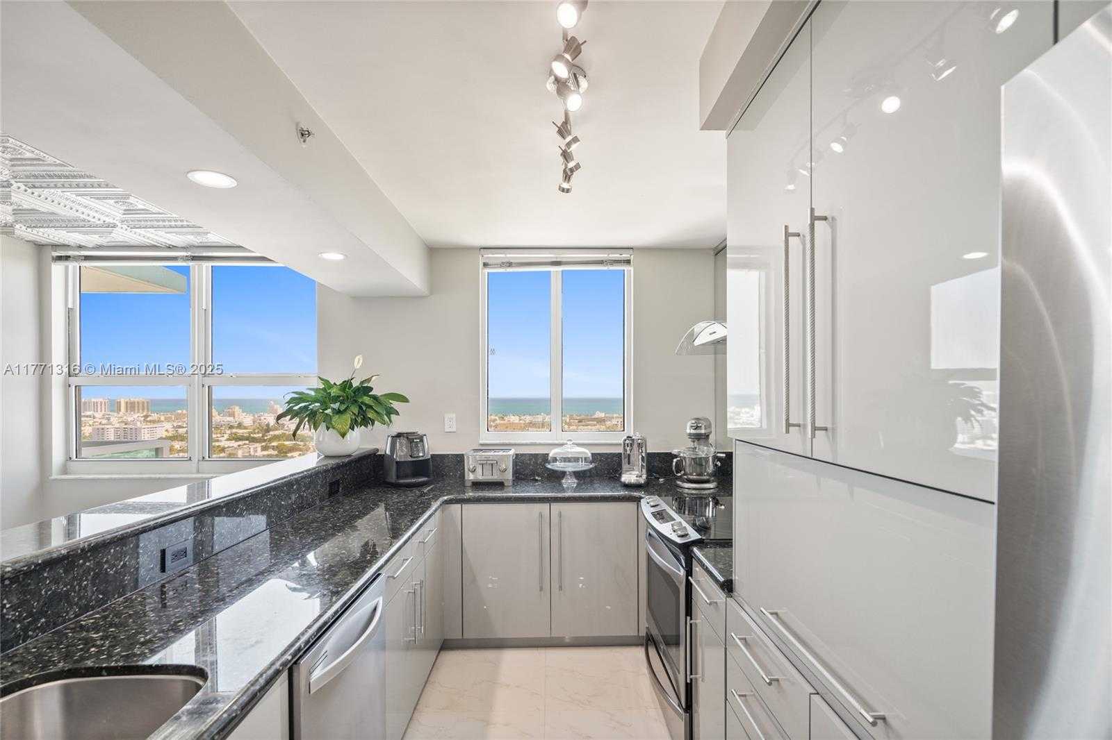 Small Image of 650 WEST AVE #2312, Miami Beach Number 18