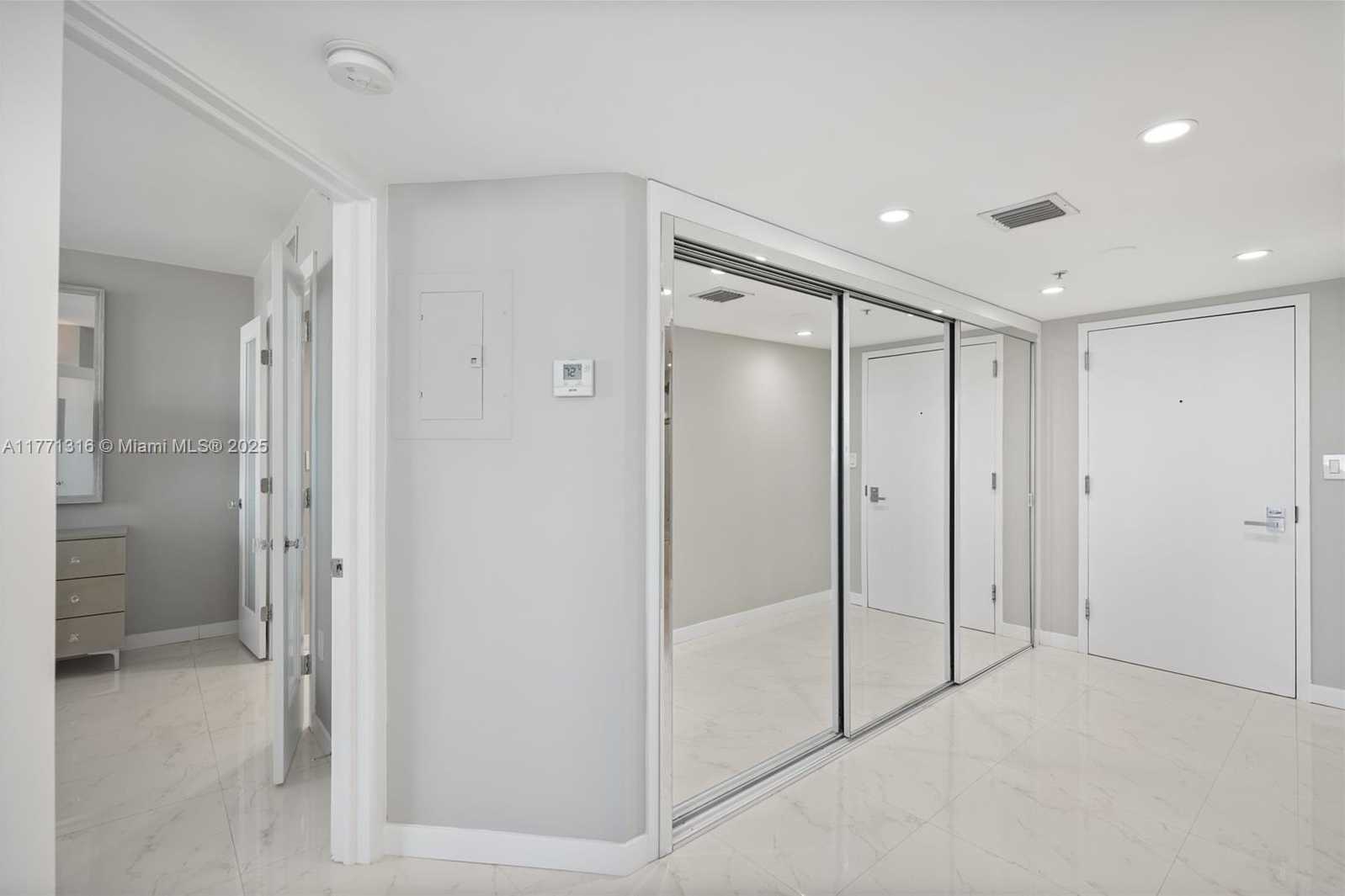 Small Image of 650 WEST AVE #2312, Miami Beach Number 37