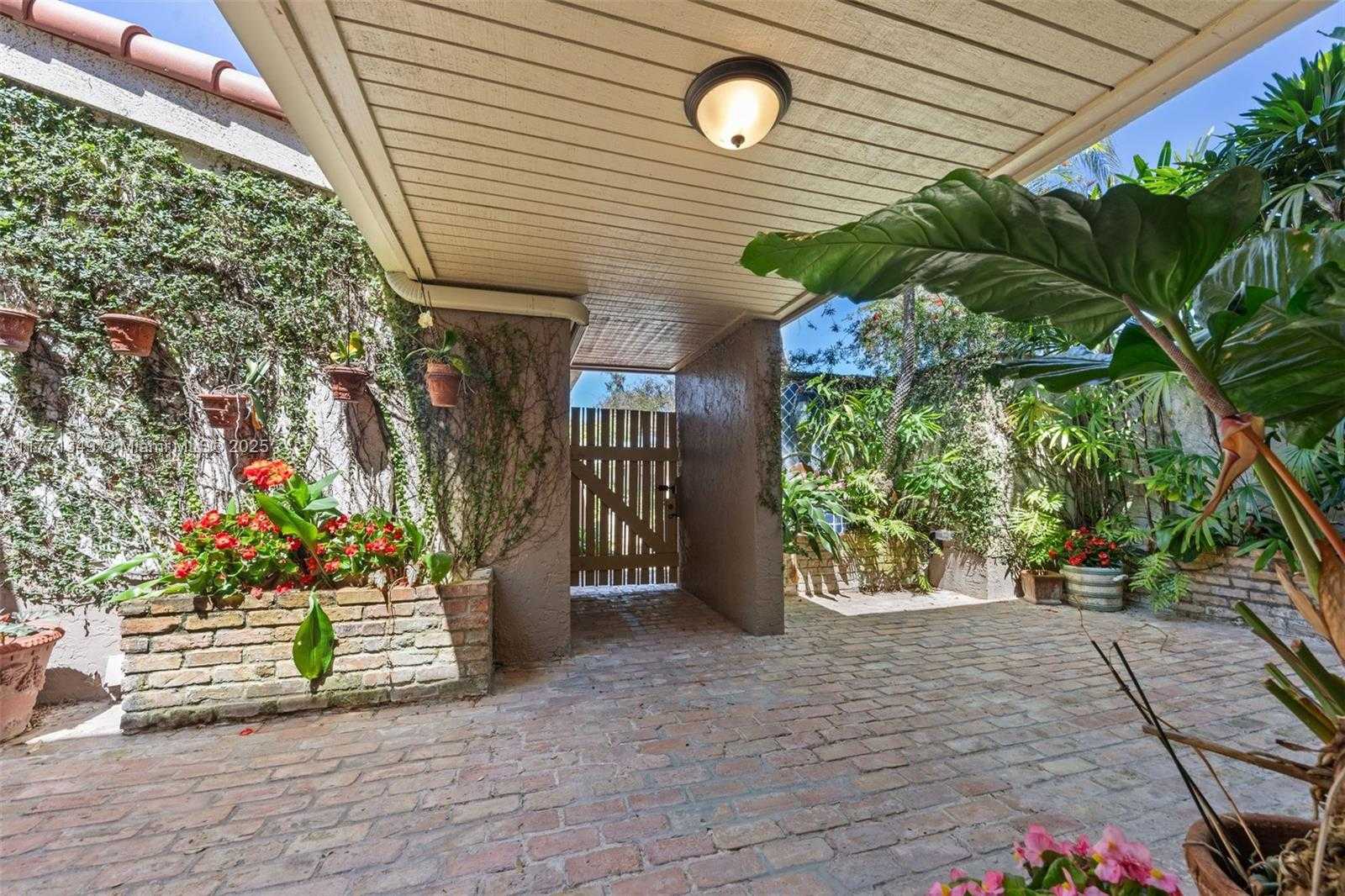 Small Image of 206 ST ANDREWS ROAD #18-78, Hollywood Number 9