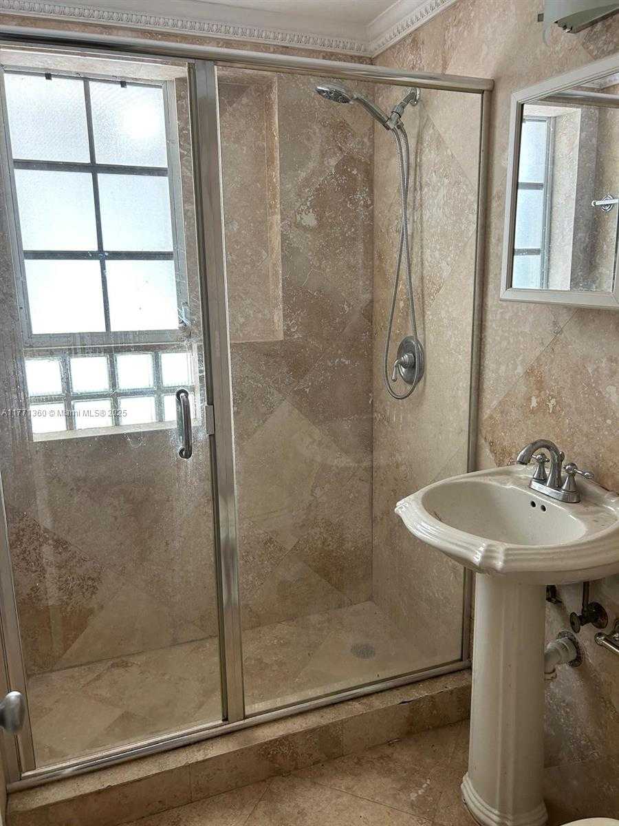 Small Image of 1605 LENOX AVE #1605-3, Miami Beach Number 16