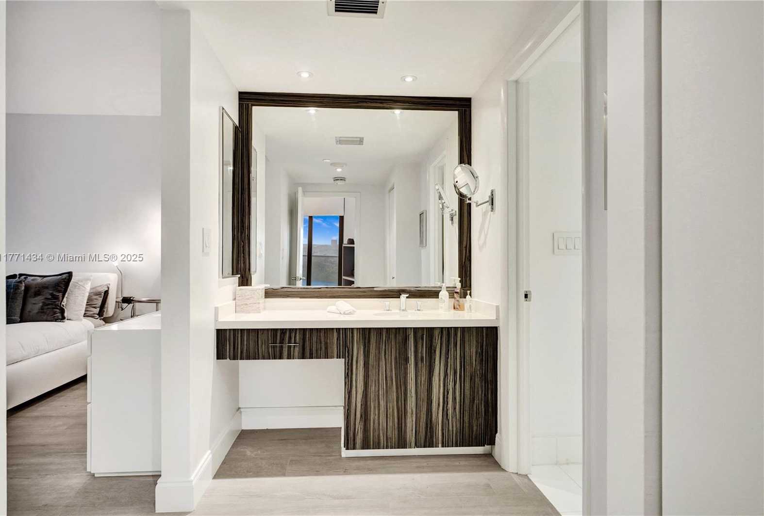 Small Image of 20281 EAST COUNTRY CLUB DR #1002, Aventura Number 33