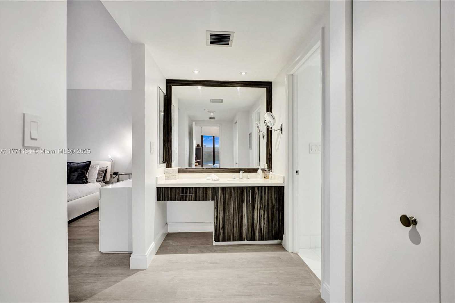 Small Image of 20281 EAST COUNTRY CLUB DR #1002, Aventura Number 34