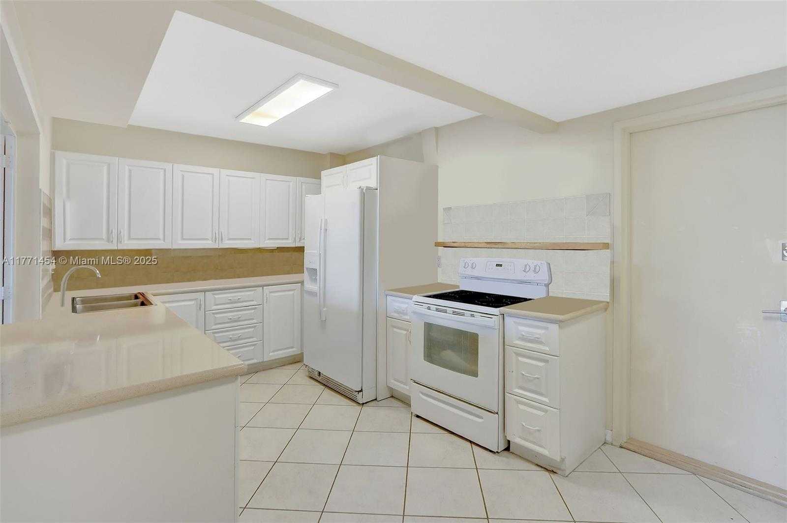 Small Image of 155 OCEAN LANE DR #310, Key Biscayne Number 22