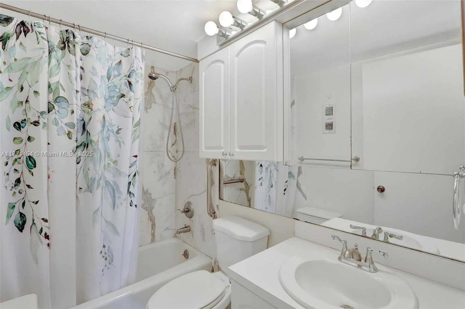 Small Image of 155 OCEAN LANE DR #310, Key Biscayne Number 24