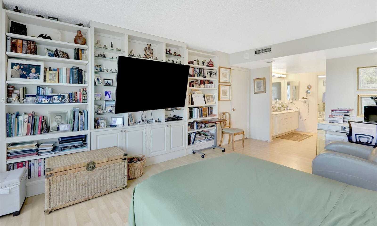 Small Image of 155 OCEAN LANE DR #310, Key Biscayne Number 31