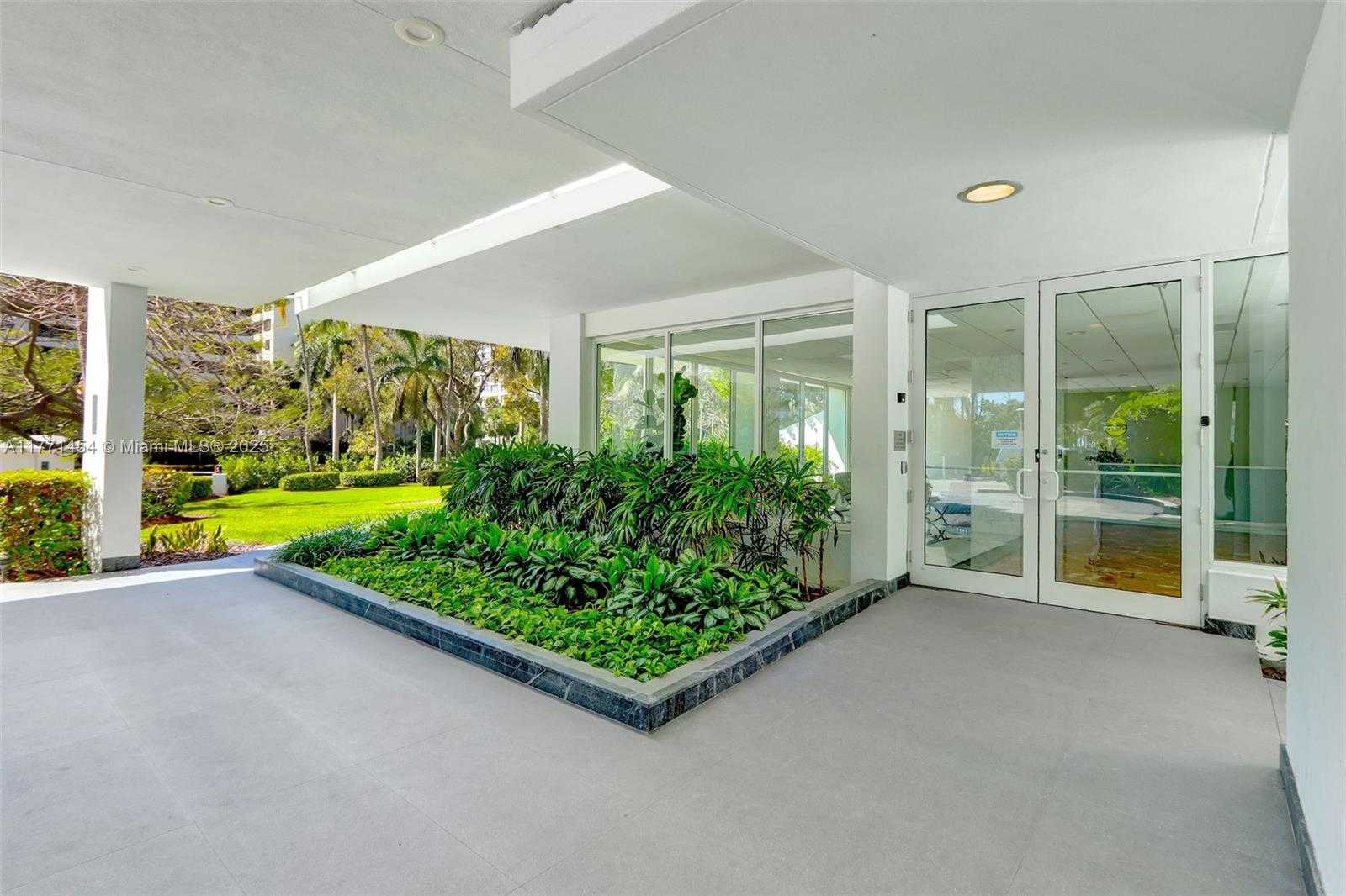 Small Image of 155 OCEAN LANE DR #310, Key Biscayne Number 9