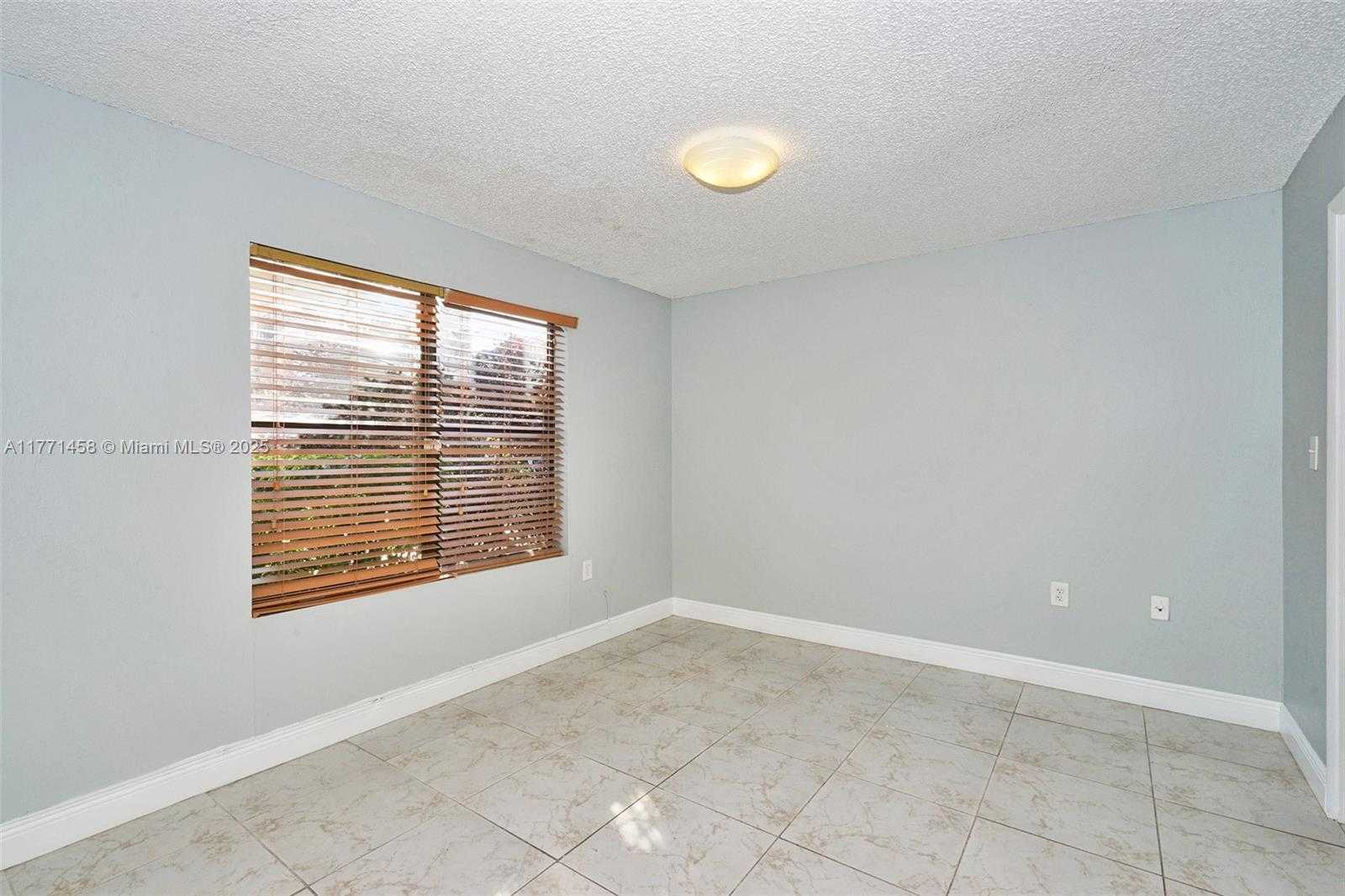 Small Image of 15560 SOUTH WEST 104TH TER #611, Miami Number 21