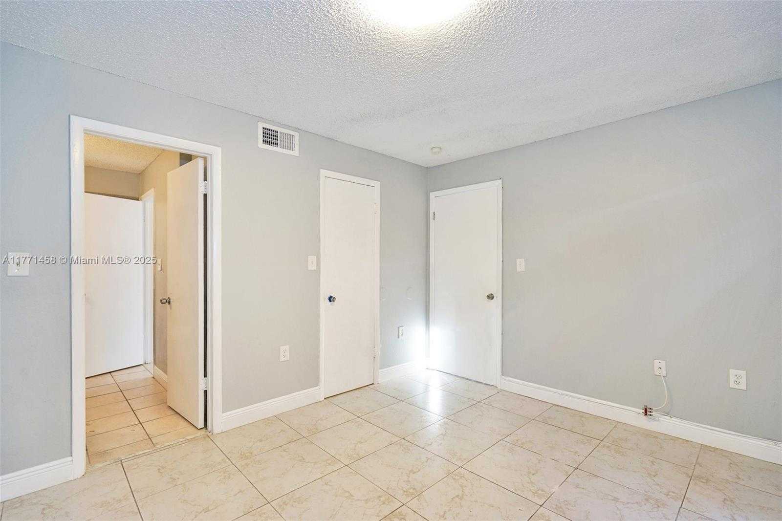 Small Image of 15560 SOUTH WEST 104TH TER #611, Miami Number 23