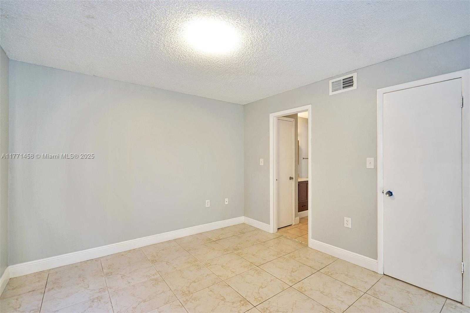 Small Image of 15560 SOUTH WEST 104TH TER #611, Miami Number 24