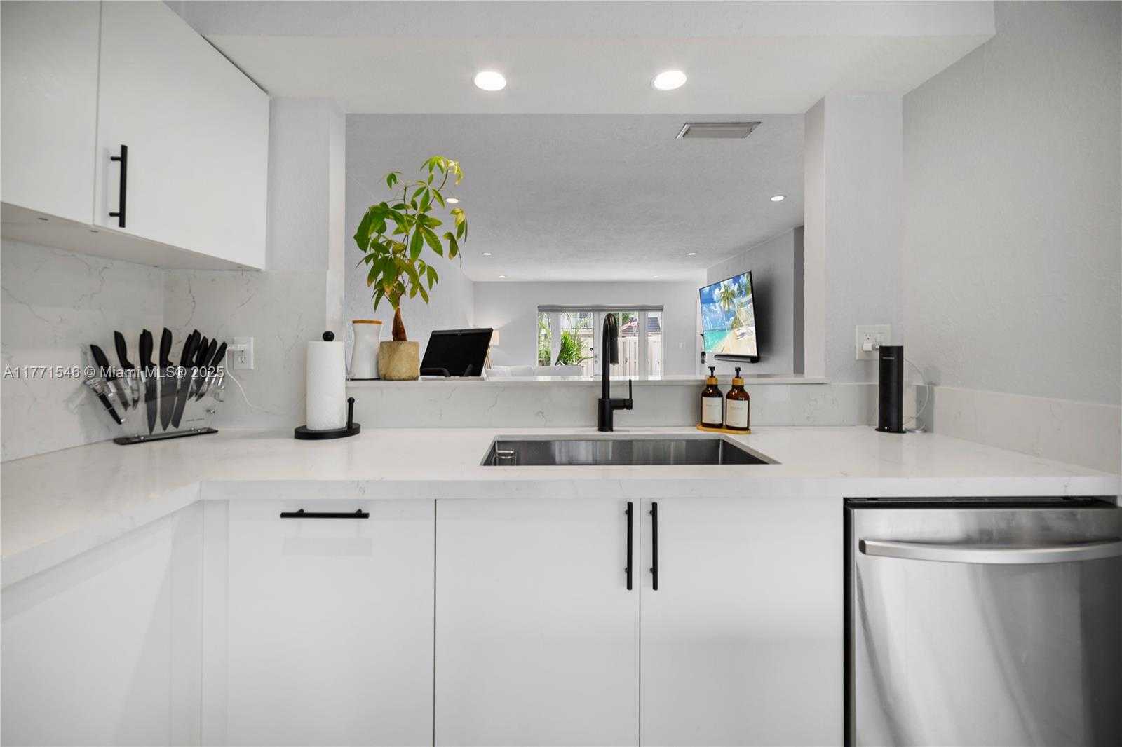 Small Image of 8122 SOUTH WEST 83RD PL #TH, Miami Number 18