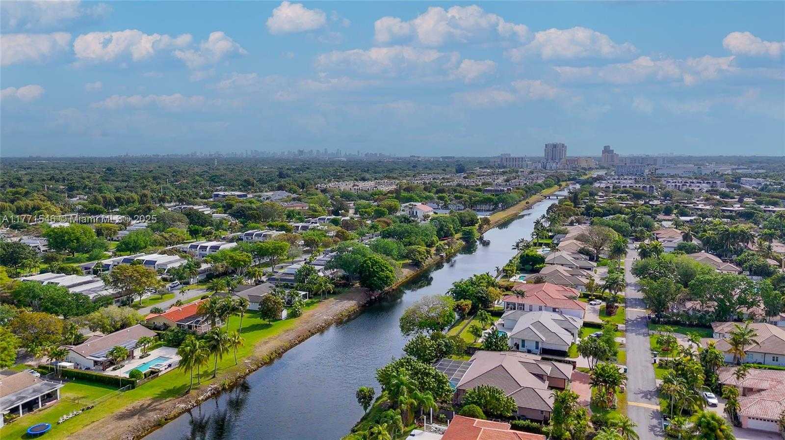 Small Image of 8122 SOUTH WEST 83RD PL #TH, Miami Number 33