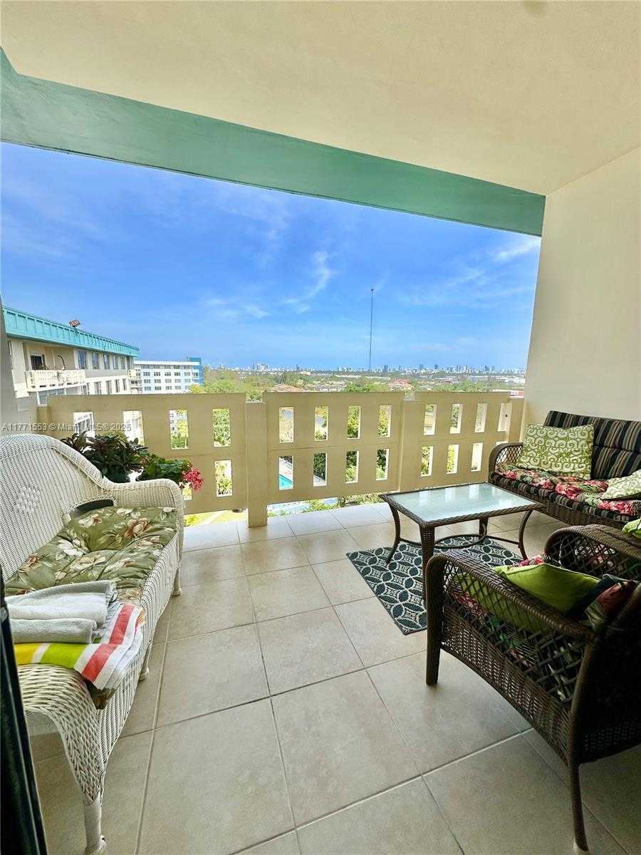 Small Image of 4330 HILLCREST DR #1017, Hollywood Number 11