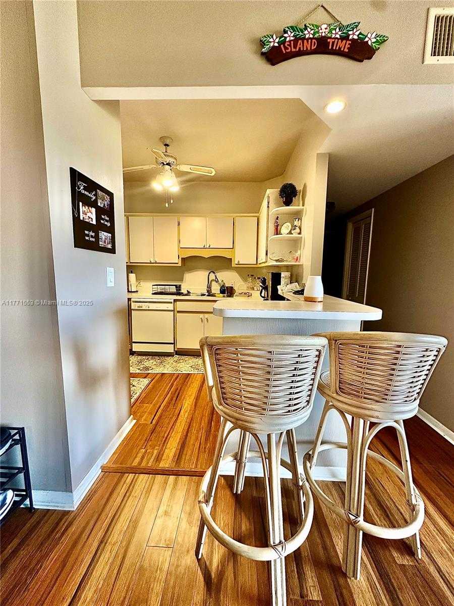 Small Image of 4330 HILLCREST DR #1017, Hollywood Number 13