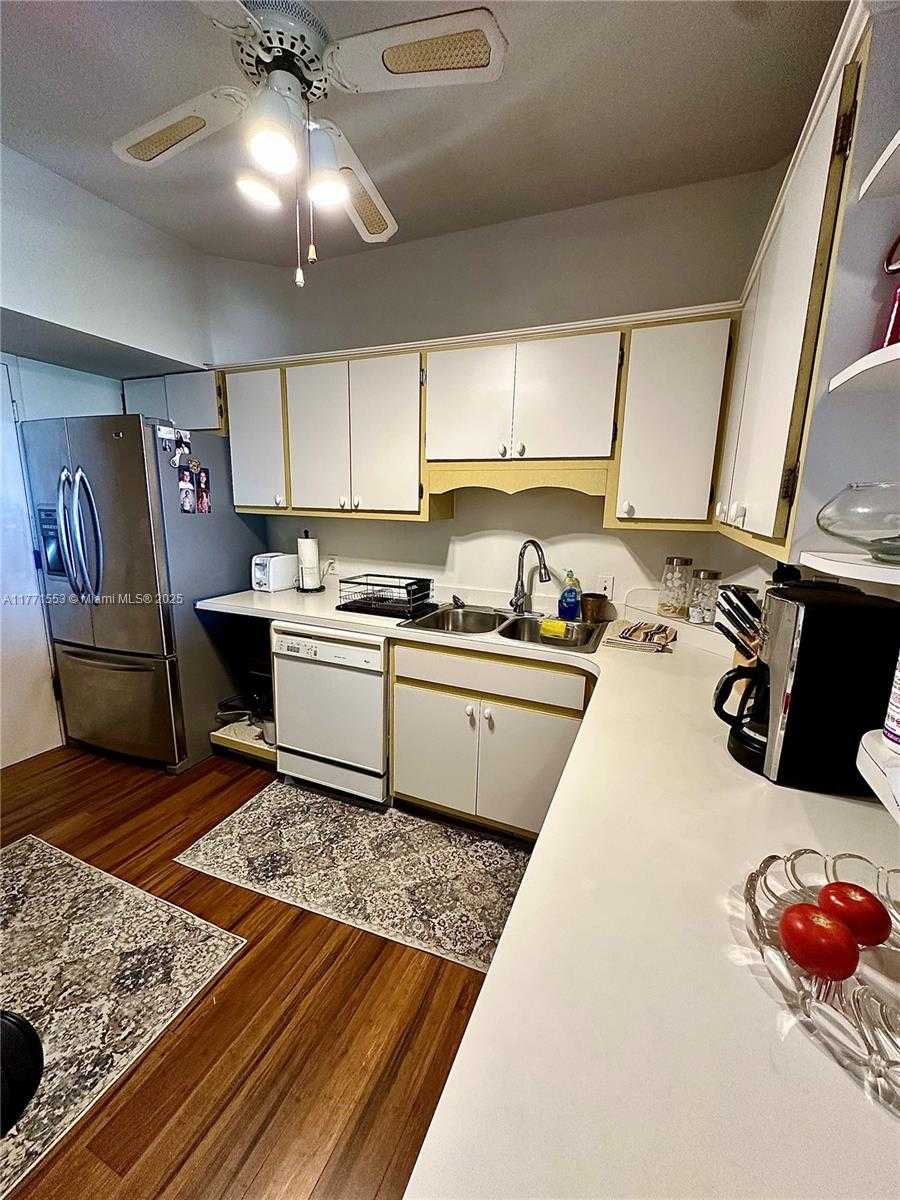 Small Image of 4330 HILLCREST DR #1017, Hollywood Number 14