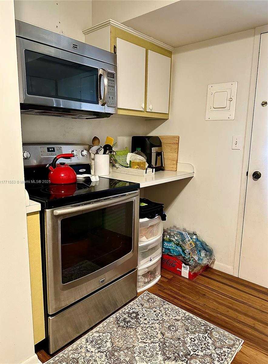 Small Image of 4330 HILLCREST DR #1017, Hollywood Number 15