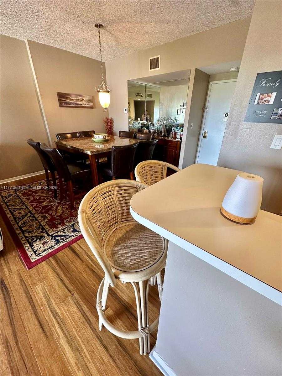 Small Image of 4330 HILLCREST DR #1017, Hollywood Number 17