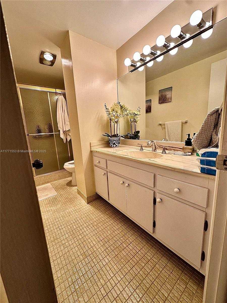 Small Image of 4330 HILLCREST DR #1017, Hollywood Number 19