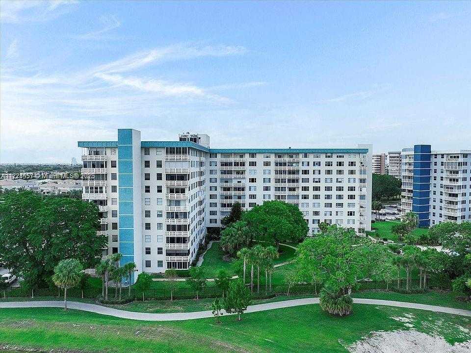 Small Image of 4330 HILLCREST DR #1017, Hollywood Number 2