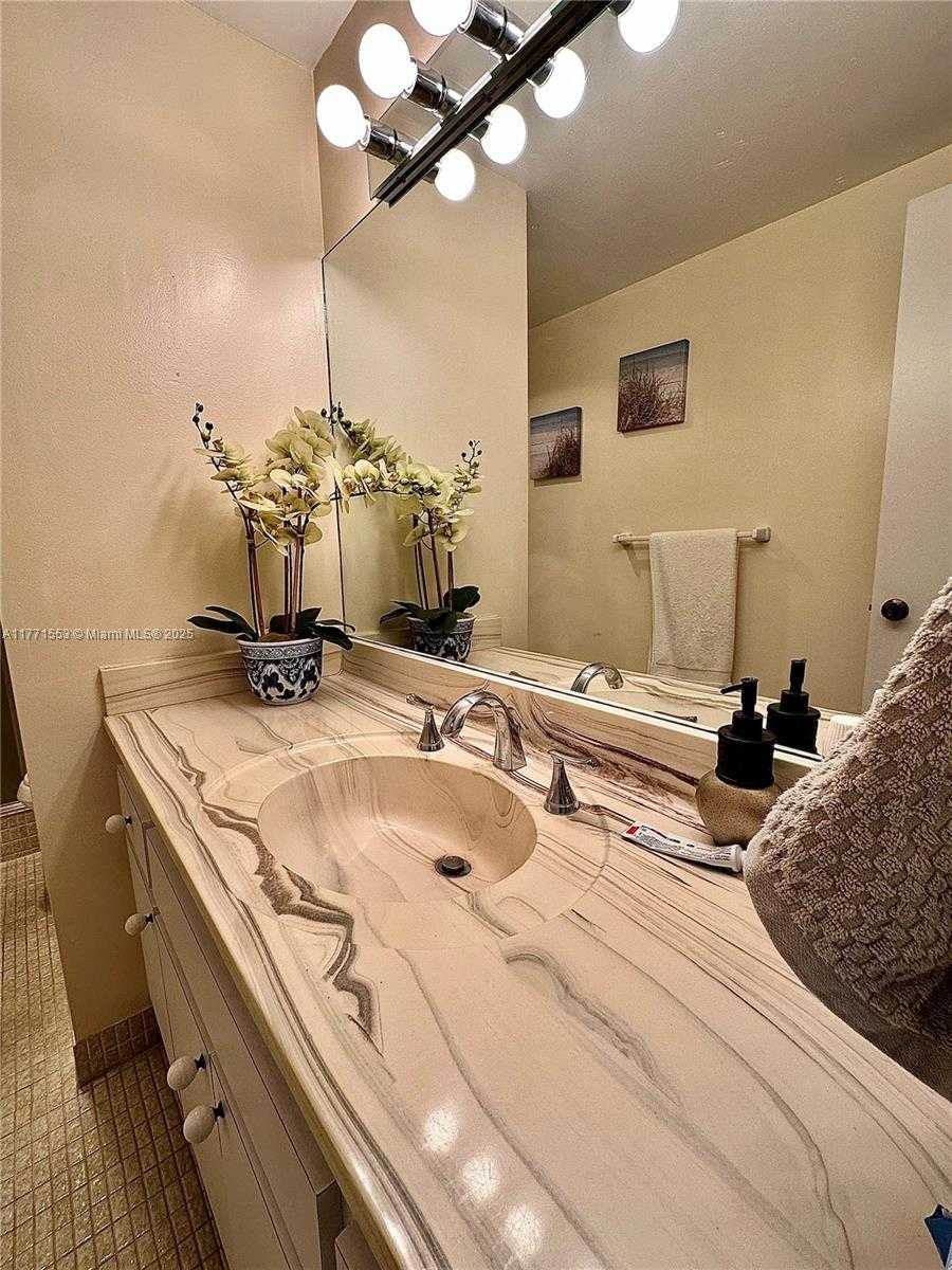 Small Image of 4330 HILLCREST DR #1017, Hollywood Number 20