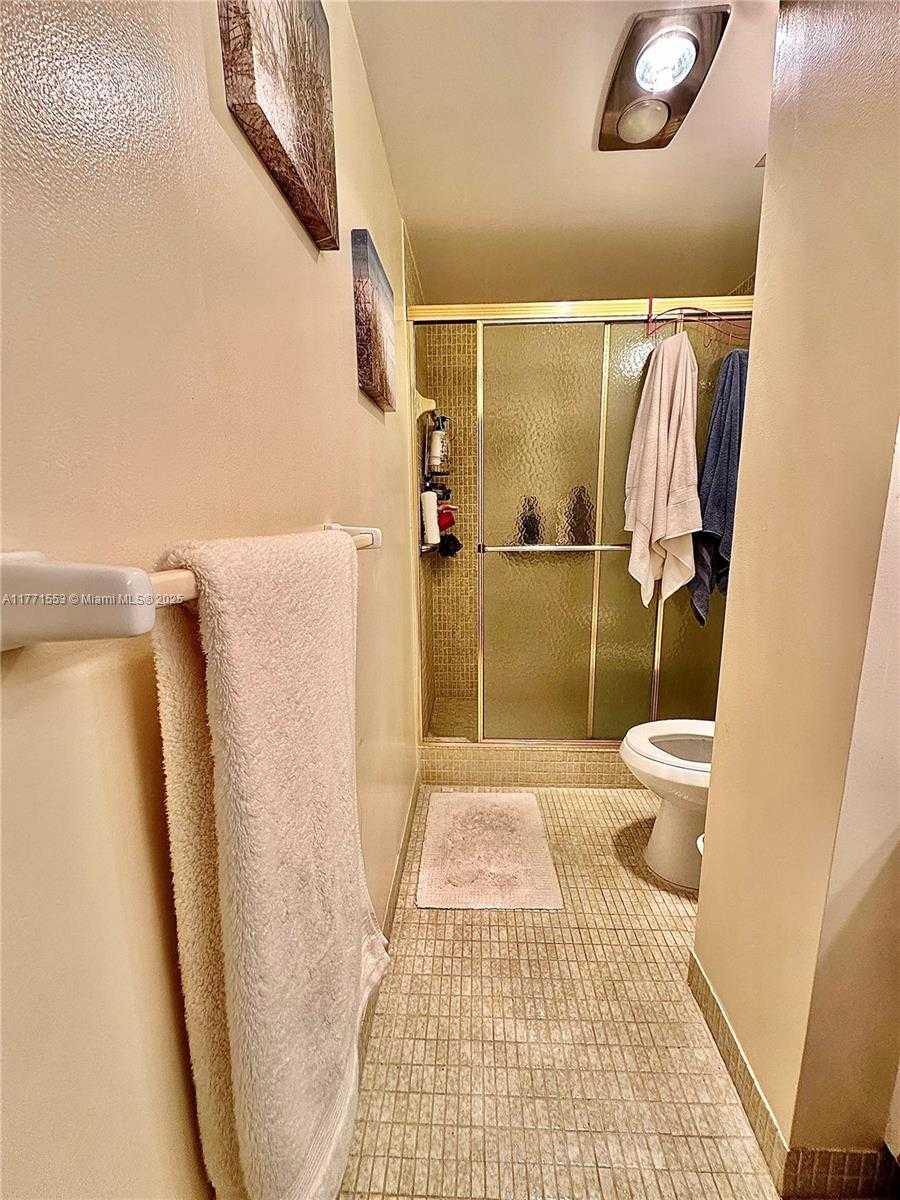 Small Image of 4330 HILLCREST DR #1017, Hollywood Number 22