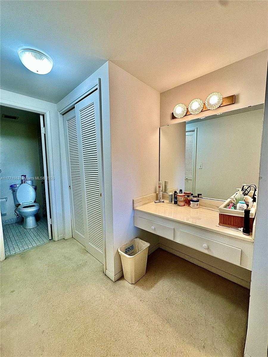 Small Image of 4330 HILLCREST DR #1017, Hollywood Number 28