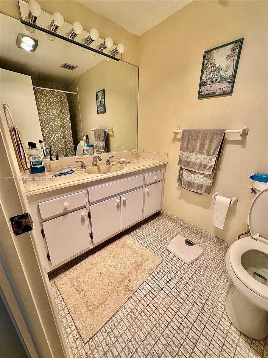 Small Image of 4330 HILLCREST DR #1017, Hollywood Number 29