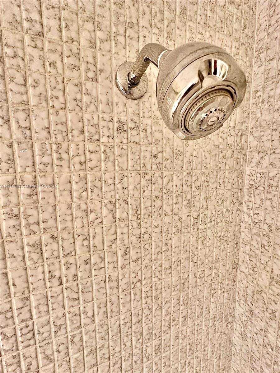 Small Image of 4330 HILLCREST DR #1017, Hollywood Number 31