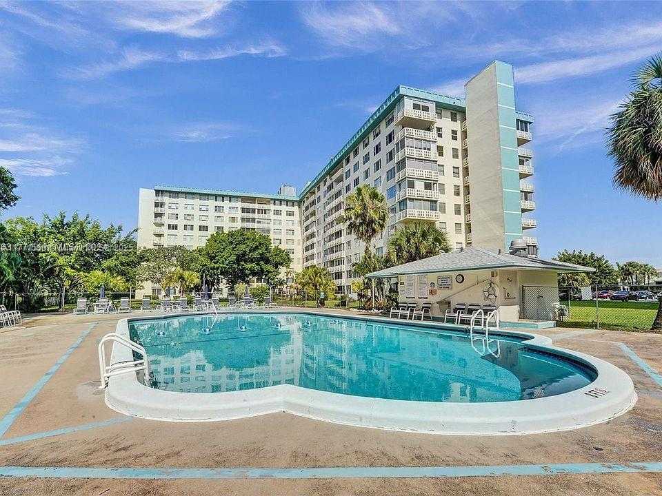 Small Image of 4330 HILLCREST DR #1017, Hollywood Number 5