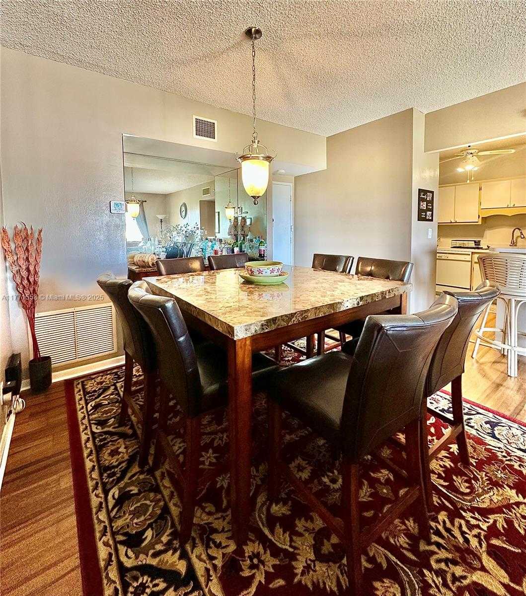 Small Image of 4330 HILLCREST DR #1017, Hollywood Number 7