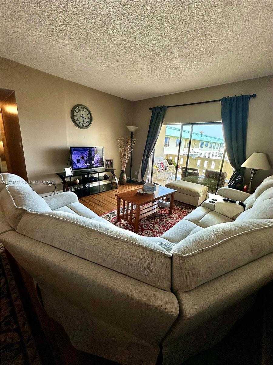 Small Image of 4330 HILLCREST DR #1017, Hollywood Number 8