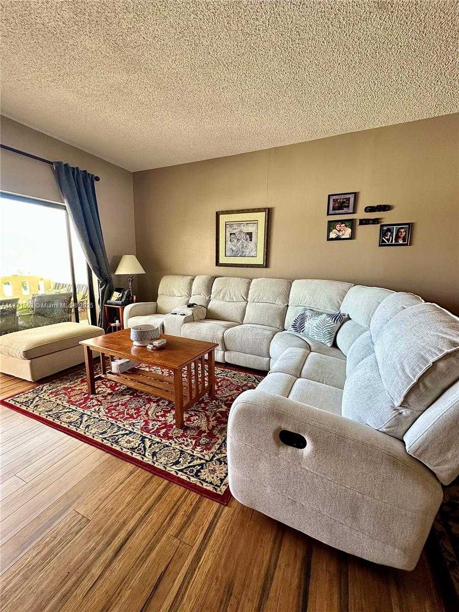 Small Image of 4330 HILLCREST DR #1017, Hollywood Number 9