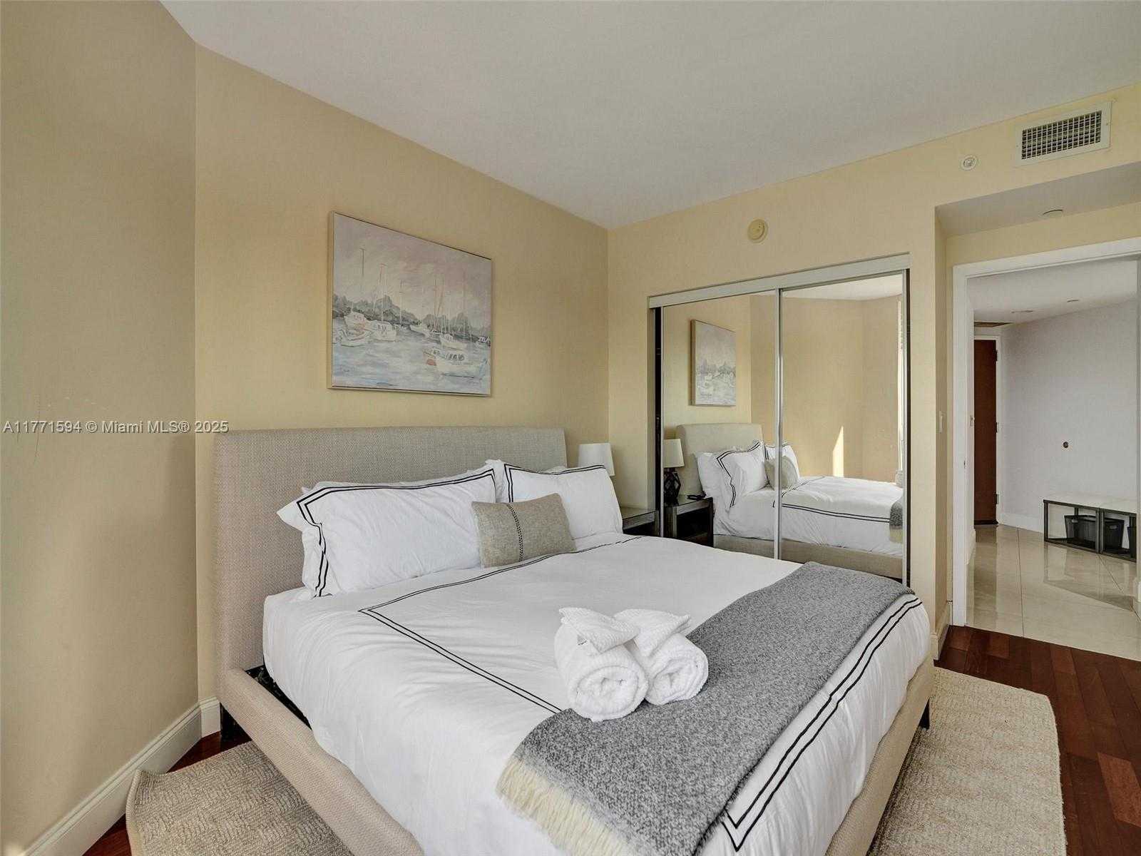 Small Image of 6365 COLLINS AVE #2007, Miami Beach Number 16