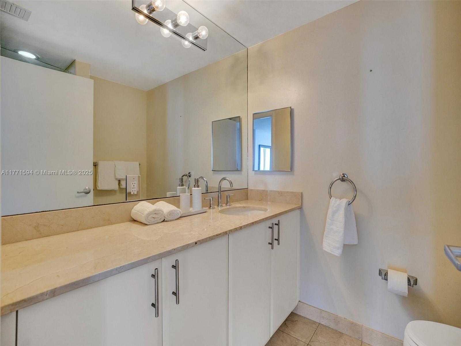 Small Image of 6365 COLLINS AVE #2007, Miami Beach Number 17
