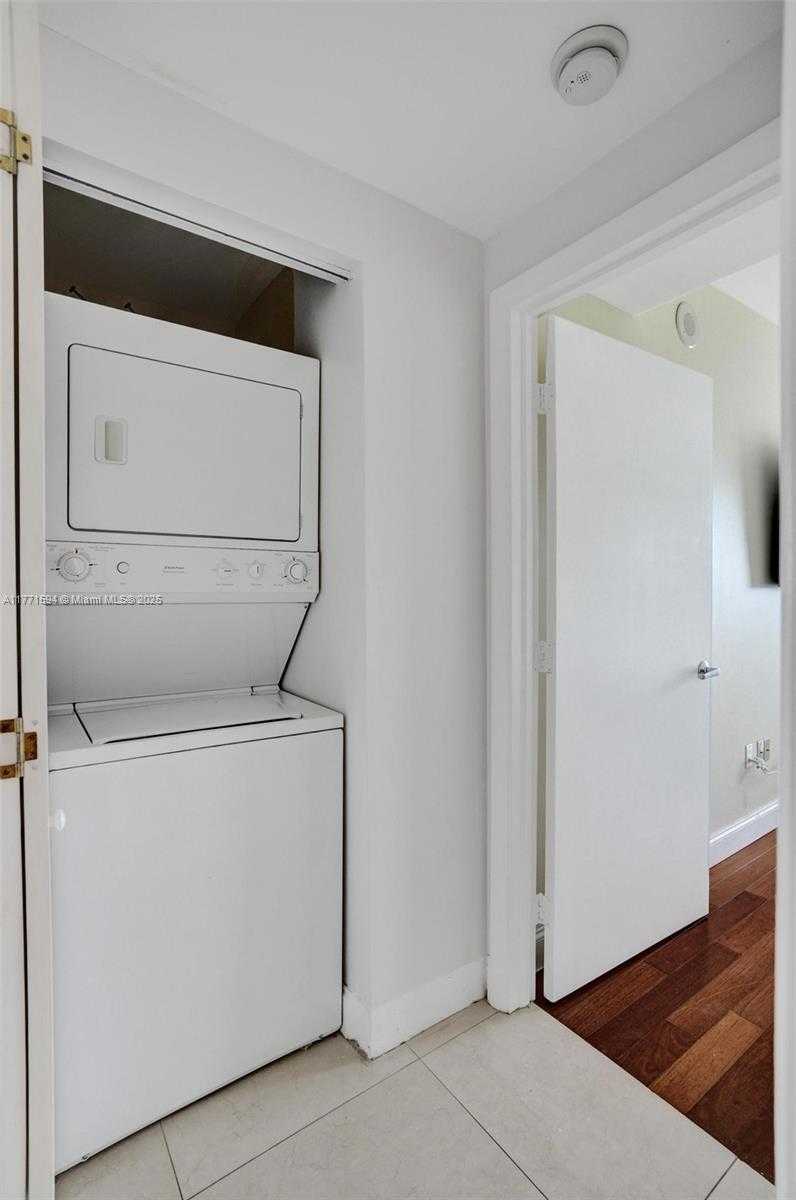 Small Image of 6365 COLLINS AVE #2007, Miami Beach Number 19