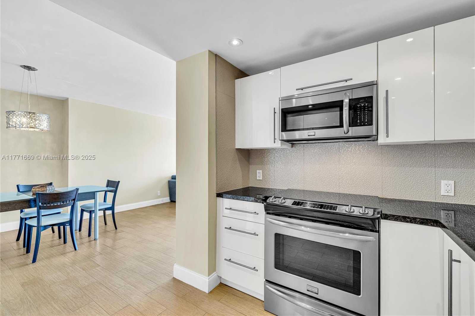 Small Image of 100 BAYVIEW DR #2018, Sunny Isles Beach Number 12