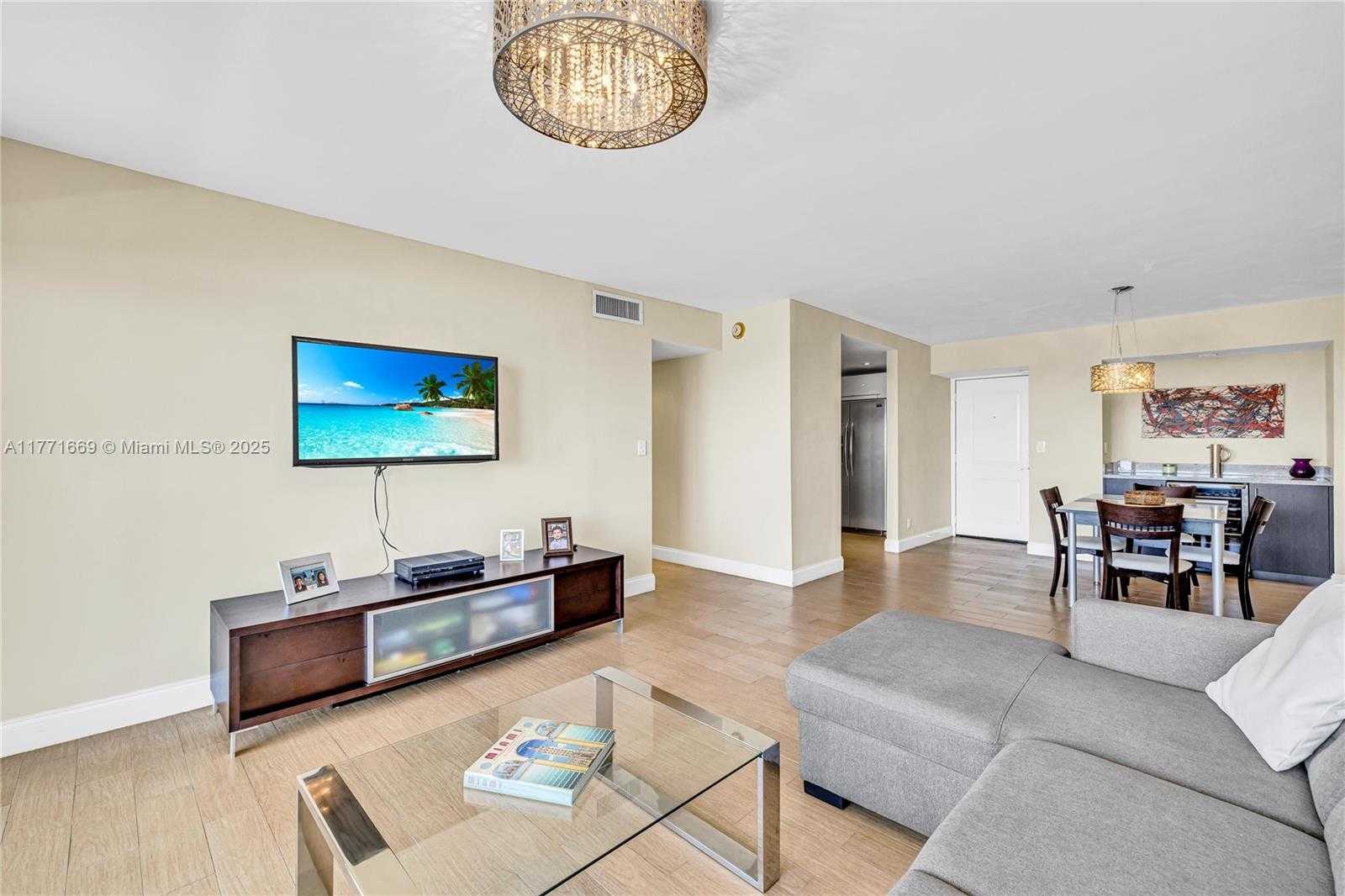 Small Image of 100 BAYVIEW DR #2018, Sunny Isles Beach Number 13