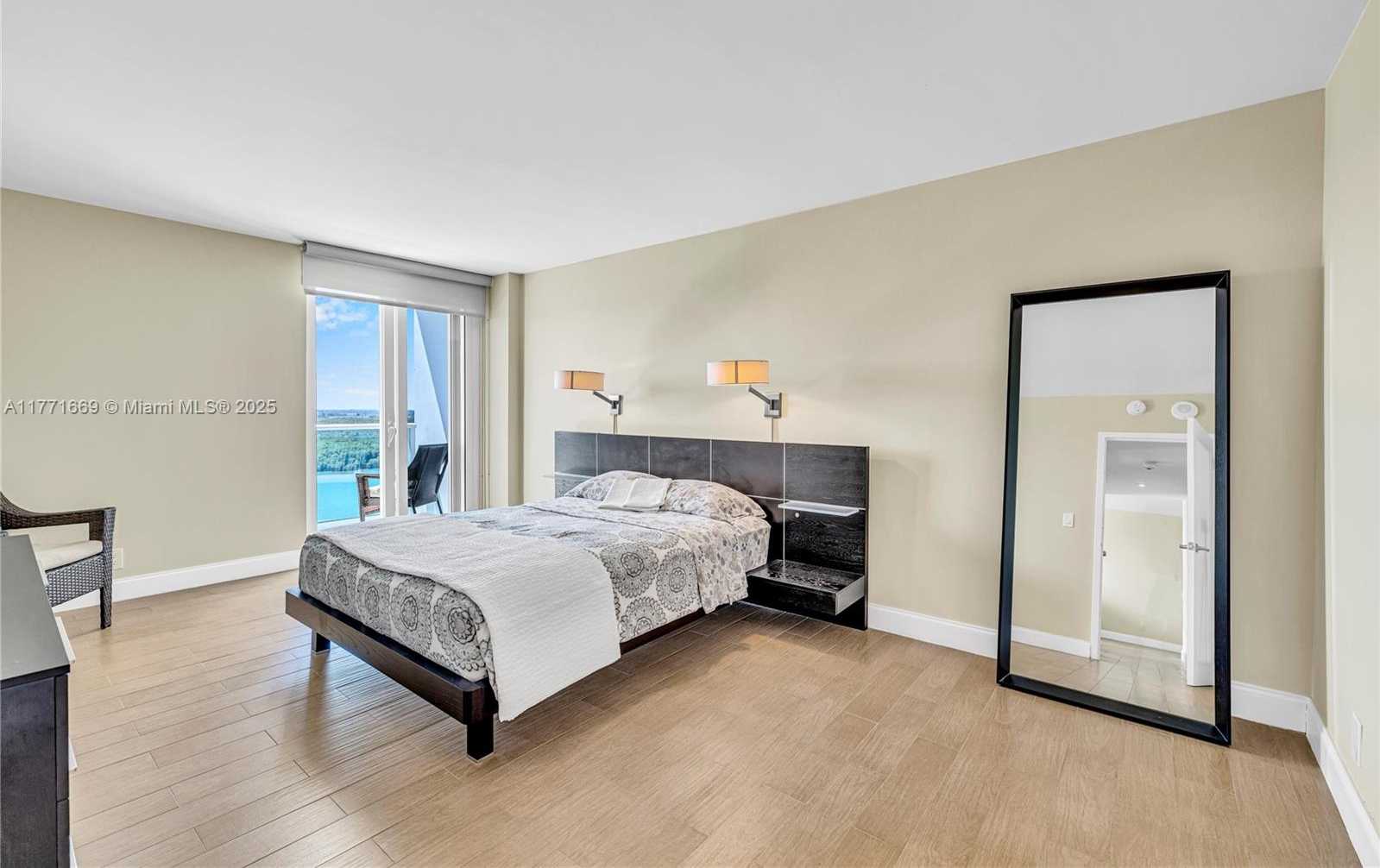 Small Image of 100 BAYVIEW DR #2018, Sunny Isles Beach Number 14