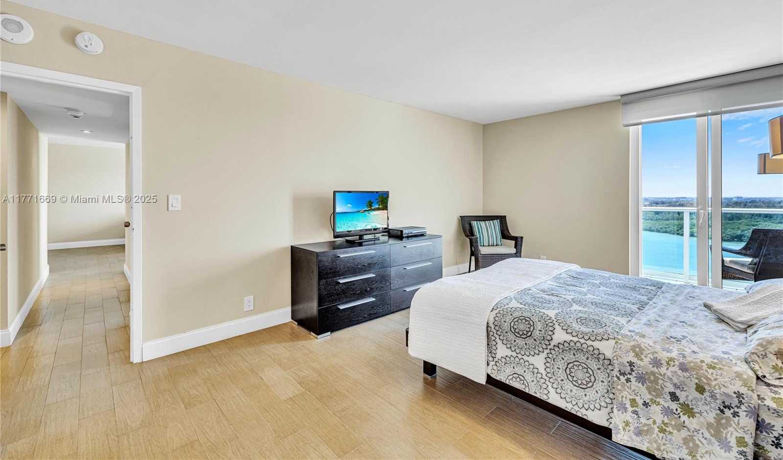 Small Image of 100 BAYVIEW DR #2018, Sunny Isles Beach Number 16