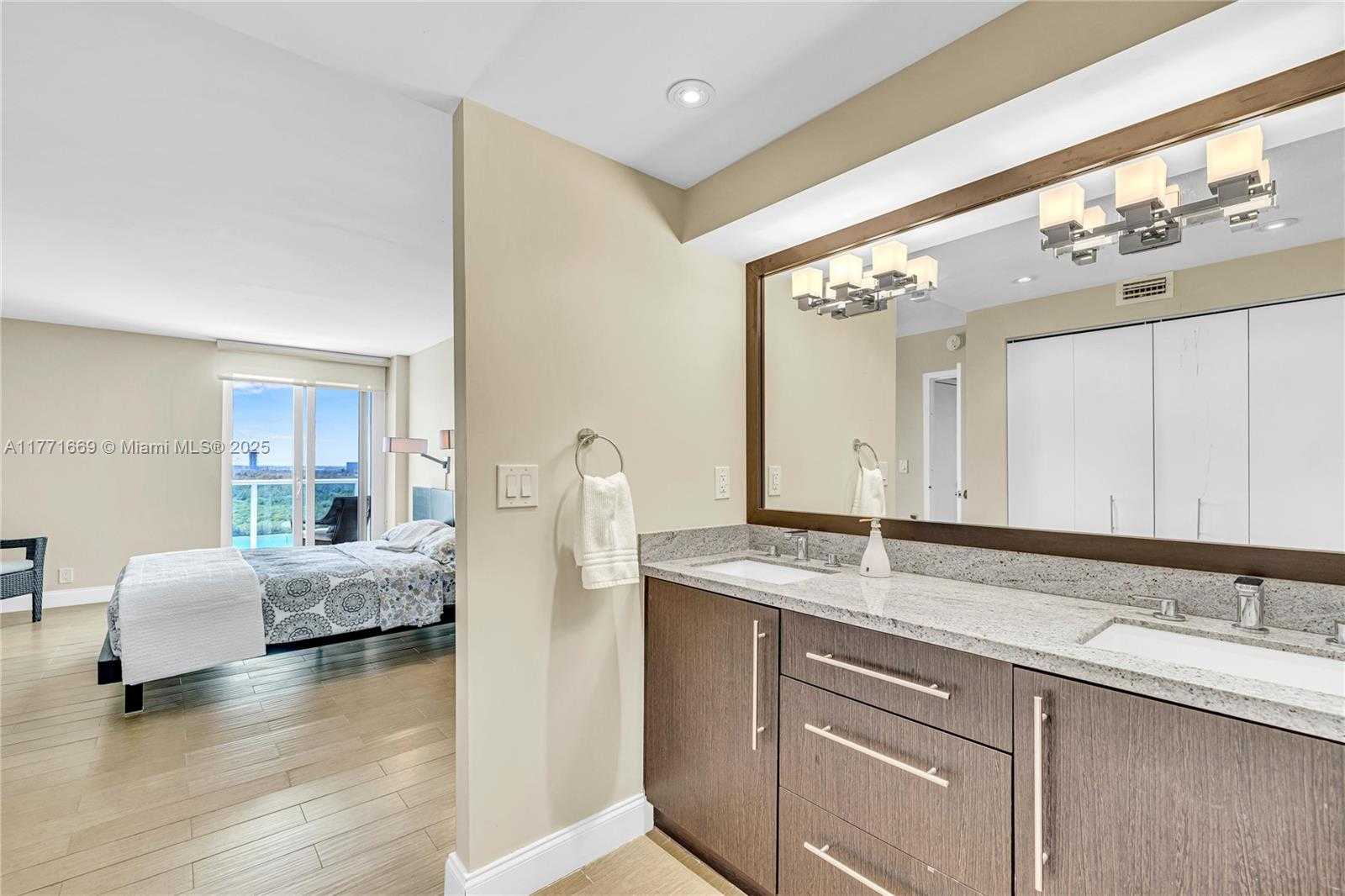 Small Image of 100 BAYVIEW DR #2018, Sunny Isles Beach Number 17