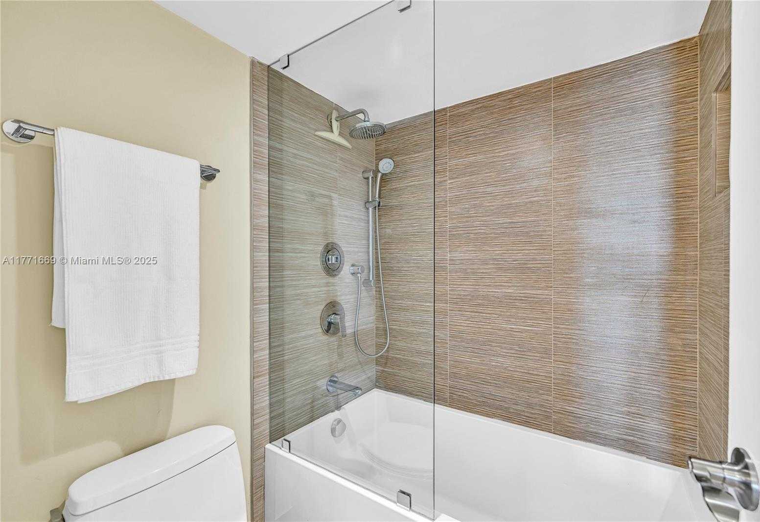 Small Image of 100 BAYVIEW DR #2018, Sunny Isles Beach Number 19