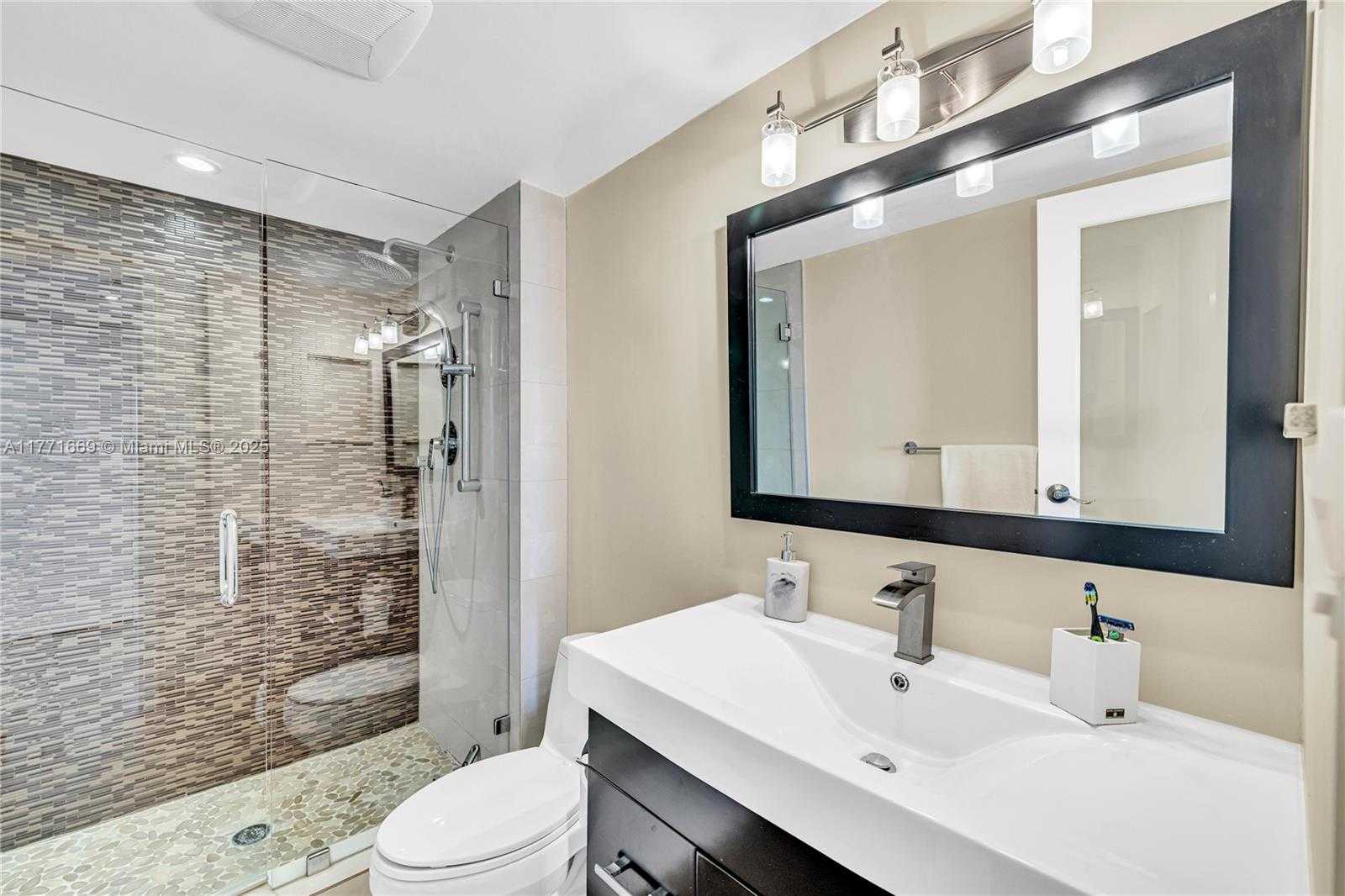 Small Image of 100 BAYVIEW DR #2018, Sunny Isles Beach Number 22